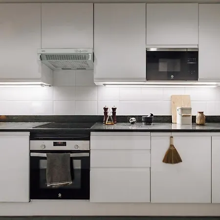 Holo - 2 Bedrooms In Eixample Dreta Barcelona