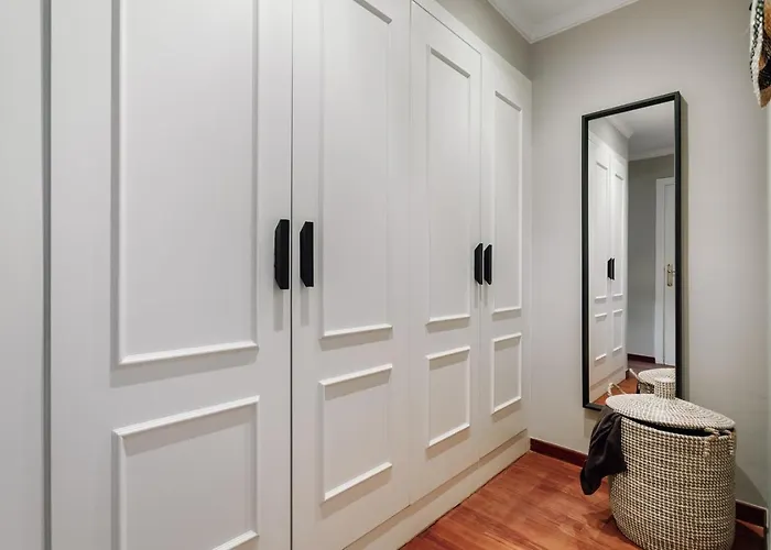 Holo - 2 Bedrooms In Eixample Dreta דירה ברצלונה